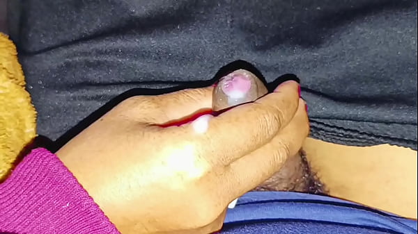 Tanteku Doyan Kontol Mungil, Bibirnya Nganga Ngarepin Batang Kecil.