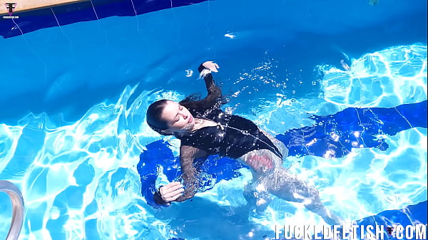 Jessica Bunny Ngebut Ngebut Di Kolam Renang, Basah Kuyup, Gerakan Bikin Sihir.