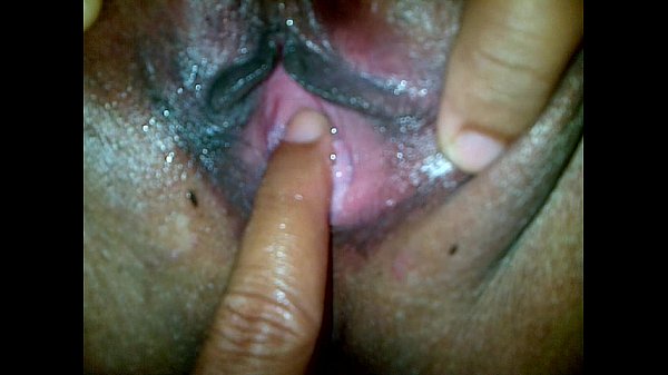Mami Indonesia Montok, Pantat Gede, Memek Basah Kena Colok Empat Jari, Digenjot Keras Sampe Meraung.